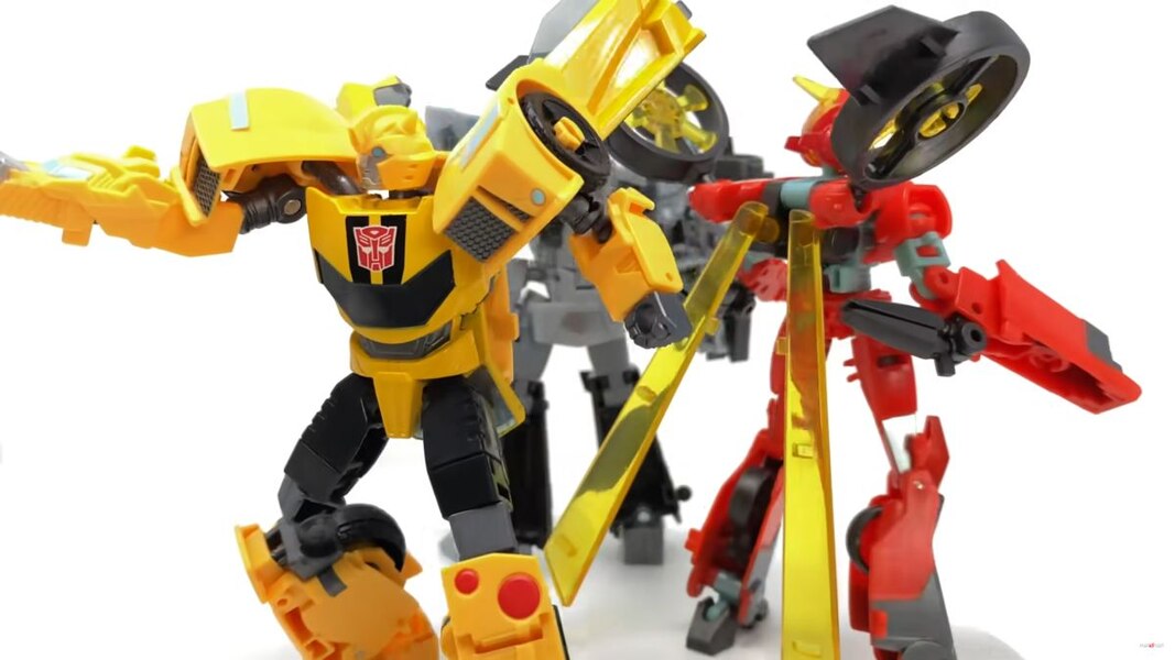 In Hand Image Of Transformers Earthspark Bumble Deluxe Class  (27 of 37)